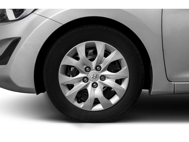 2014 Hyundai Elantra 4dr Sdn Auto GL Exterior Shot 5