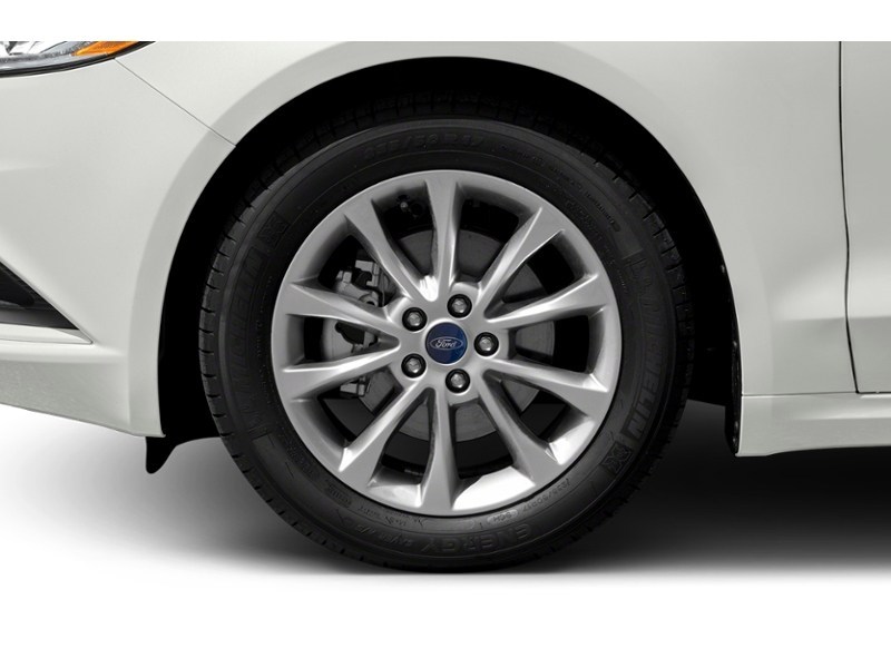 2018 Ford Fusion SE FWD Exterior Shot 5