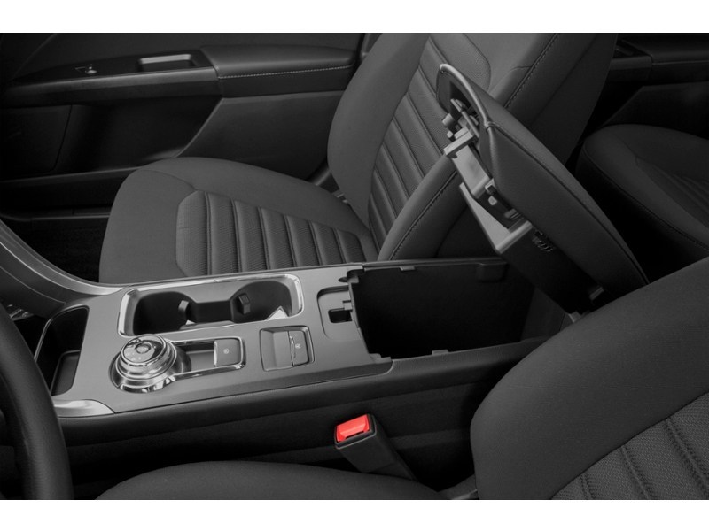 2018 Ford Fusion SE FWD Interior Shot 7