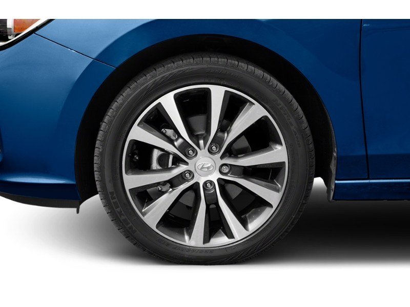 2018 Hyundai Elantra GT GLS Auto Exterior Shot 5