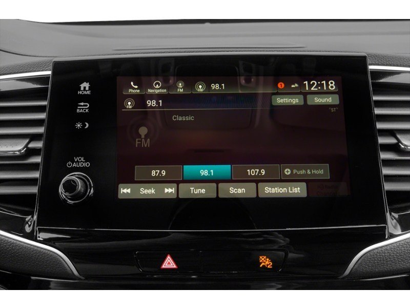 2022 Honda Pilot Touring 8-Passenger AWD Interior Shot 2