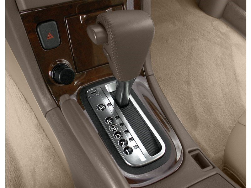 2001 Nissan Maxima 4dr Sdn GLE Auto Interior Shot 3