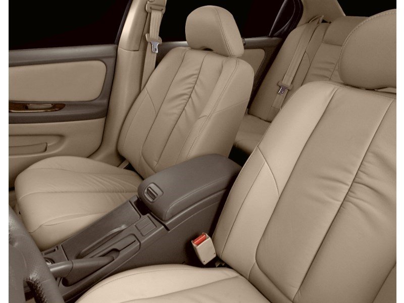 2001 Nissan Maxima 4dr Sdn GLE Auto Interior Shot 5