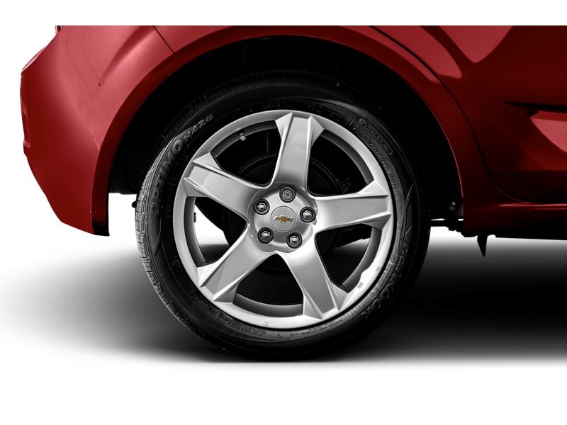 2012 Chevrolet Sonic 5dr HB LT Exterior Shot 5