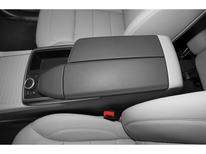 2014 Mercedes-Benz M-Class Base Interior Shot 8