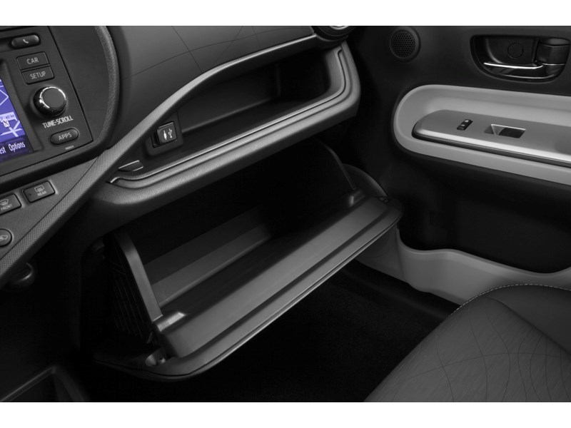2014 Toyota Prius c 5dr HB Technology Interior Shot 4