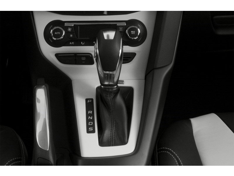2013 Ford Focus 4dr Sdn SE Exterior Shot 9