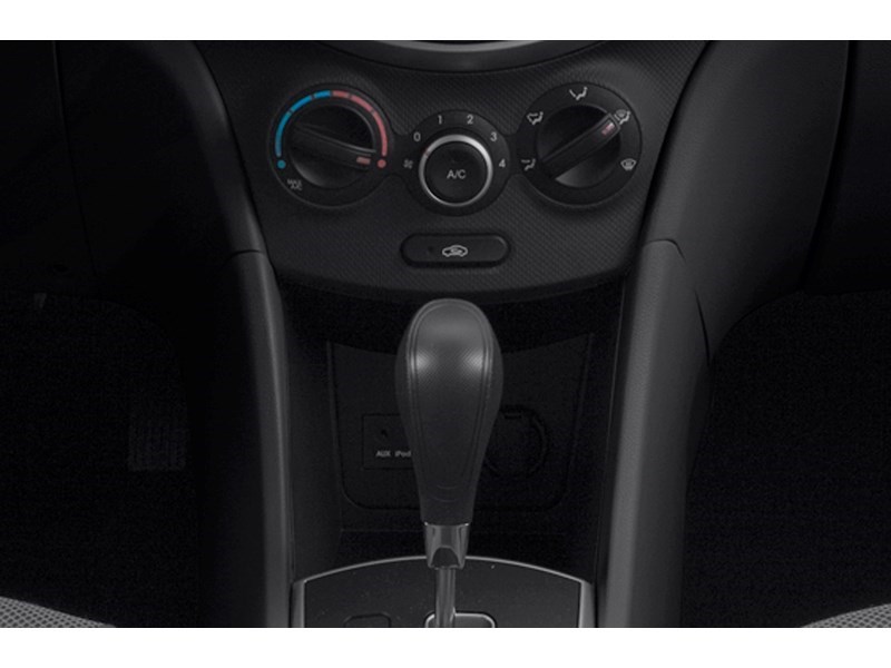 2013 Hyundai Accent 5dr HB Auto GL Exterior Shot 9