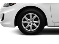 2013 Hyundai Accent 5dr HB Auto GL Exterior Shot 5