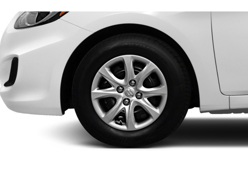 2013 Hyundai Accent 5dr HB Auto GL Exterior Shot 5