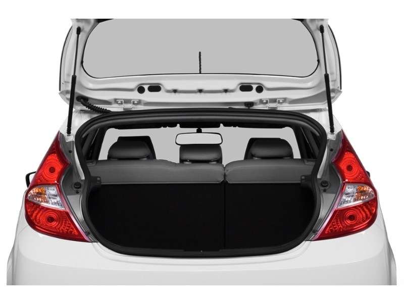 2013 Hyundai Accent 5dr HB Auto GL Exterior Shot 4