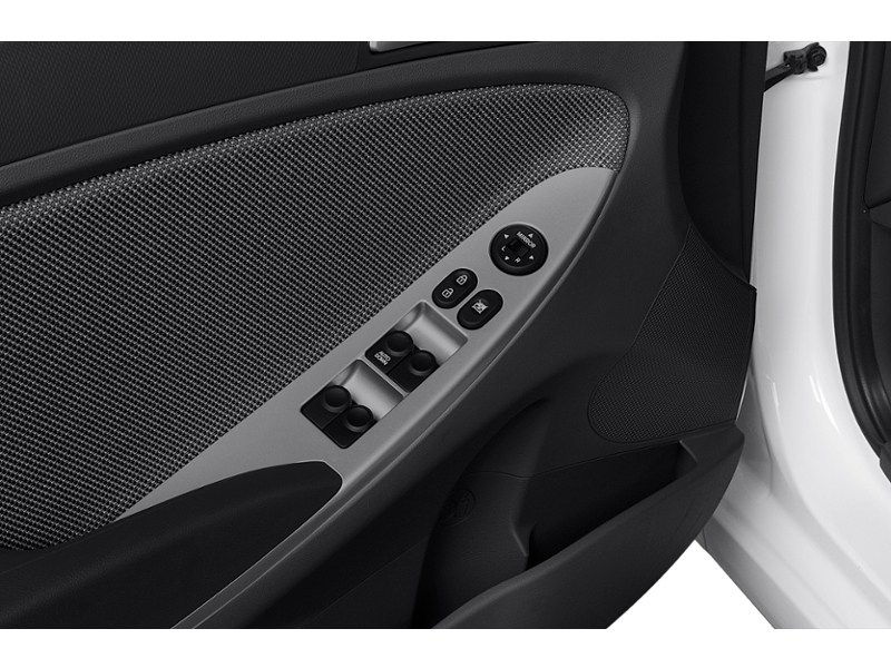 2013 Hyundai Accent 5dr HB Auto GL Exterior Shot 10