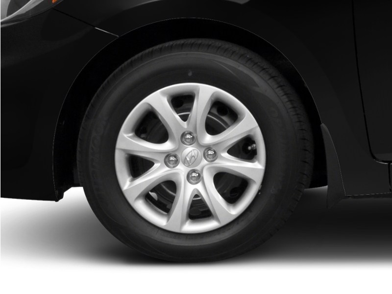 2013 Hyundai Accent 4dr Sdn Auto GL Exterior Shot 16