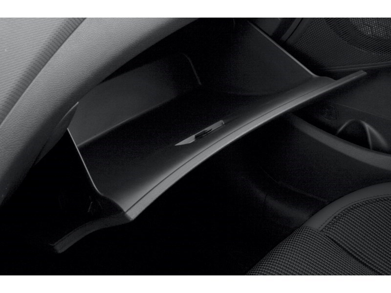 2015 Hyundai Veloster 3dr Cpe Man Interior Shot 4