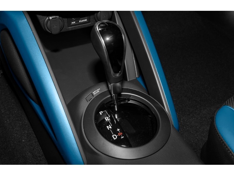 2014 Hyundai Veloster 3dr Cpe Auto Turbo Exterior Shot 9