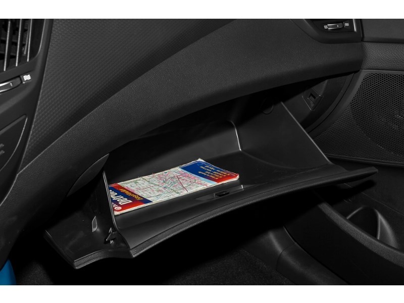 2014 Hyundai Veloster 3dr Cpe Auto Turbo Interior Shot 4