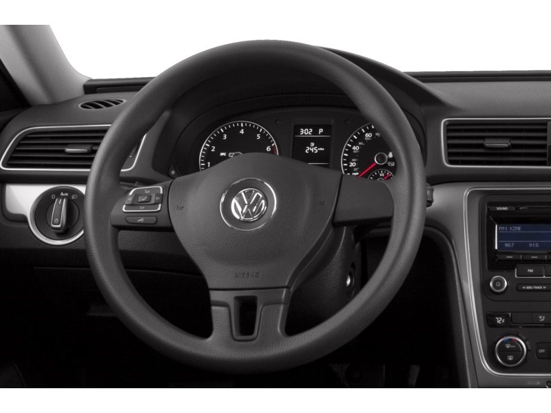 2013 Volkswagen Passat 4dr Sdn 2.5L Man Trendline Interior Shot 2