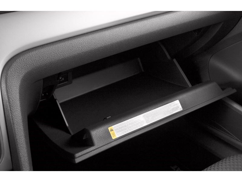 2013 Volkswagen Passat 4dr Sdn 2.5L Man Trendline Interior Shot 3