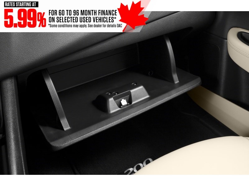 2014 Chrysler 200 4dr Sdn LX Interior Shot 4