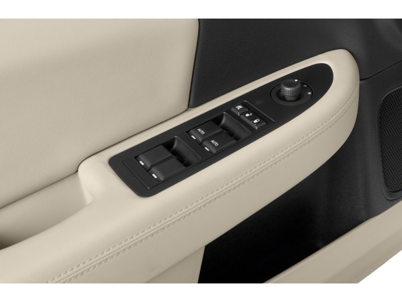 2014 Chrysler 200 4dr Sdn LX Exterior Shot 10