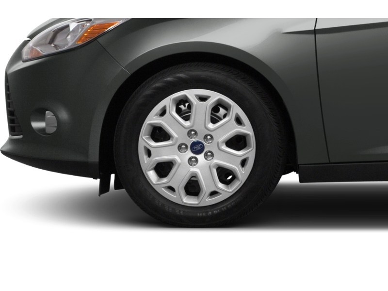 2014 Ford Focus 5dr HB SE Exterior Shot 5