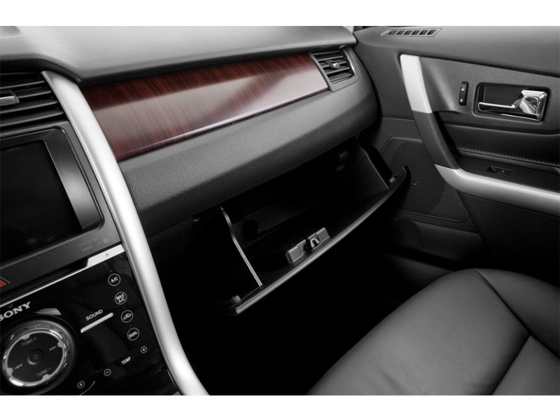 2014 Ford Edge 4dr SEL AWD Interior Shot 3