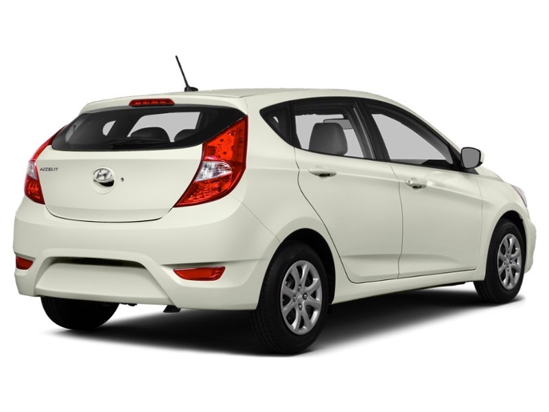2014 Hyundai Accent 5dr HB Auto GLS Exterior Shot 2
