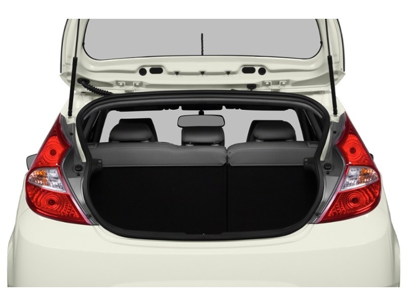 2014 Hyundai Accent 5dr HB Auto GLS Exterior Shot 4