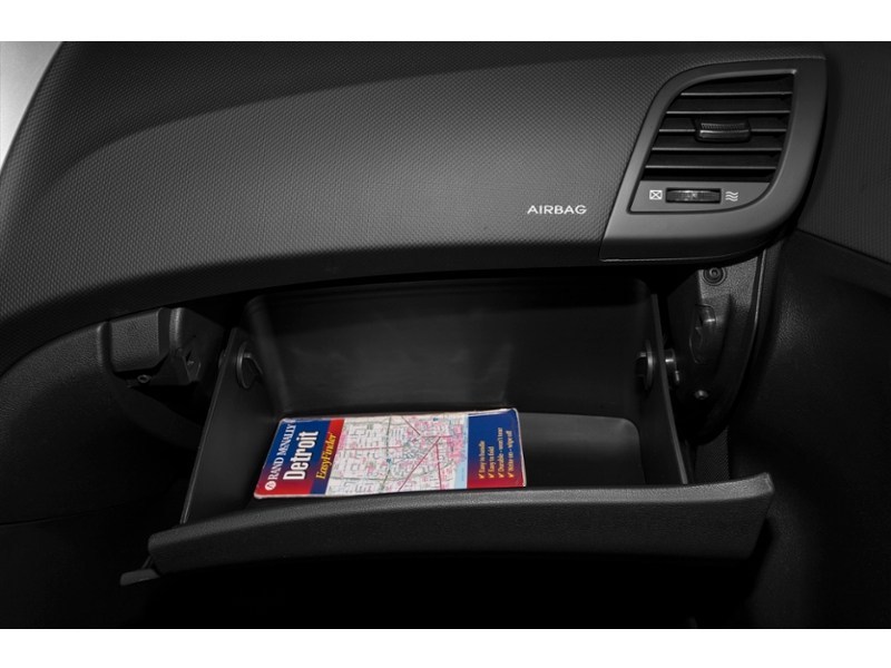 2014 Hyundai Accent 5dr HB Auto GLS Interior Shot 4