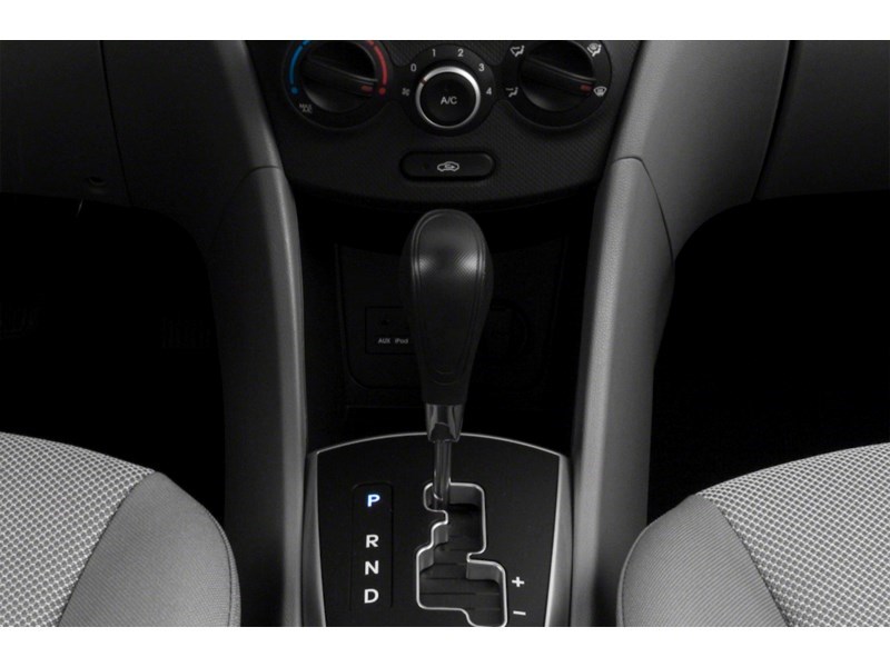 2014 Hyundai Accent 4dr Sdn Auto GL Exterior Shot 9