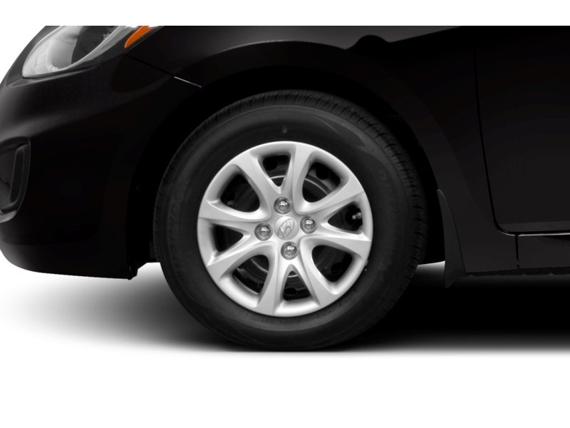 2014 Hyundai Accent 4dr Sdn Auto GL Exterior Shot 5