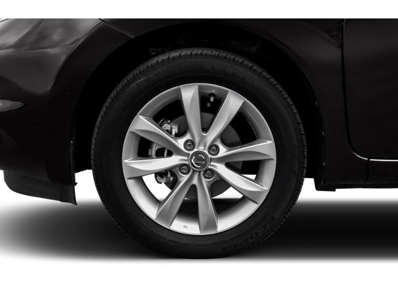 2014 Nissan Versa Note 5dr HB Auto 1.6 S Exterior Shot 5