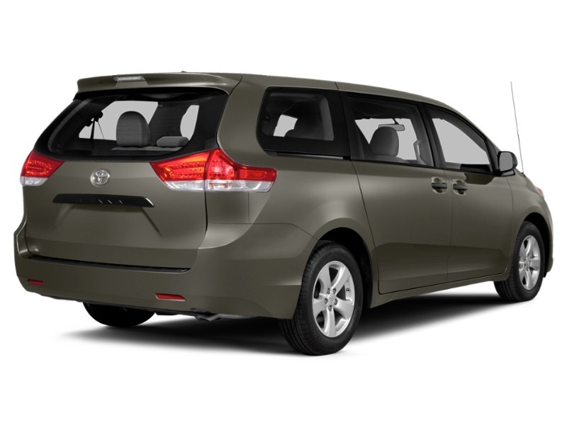 2014 Toyota Sienna 5dr LE 8-Pass FWD Exterior Shot 2