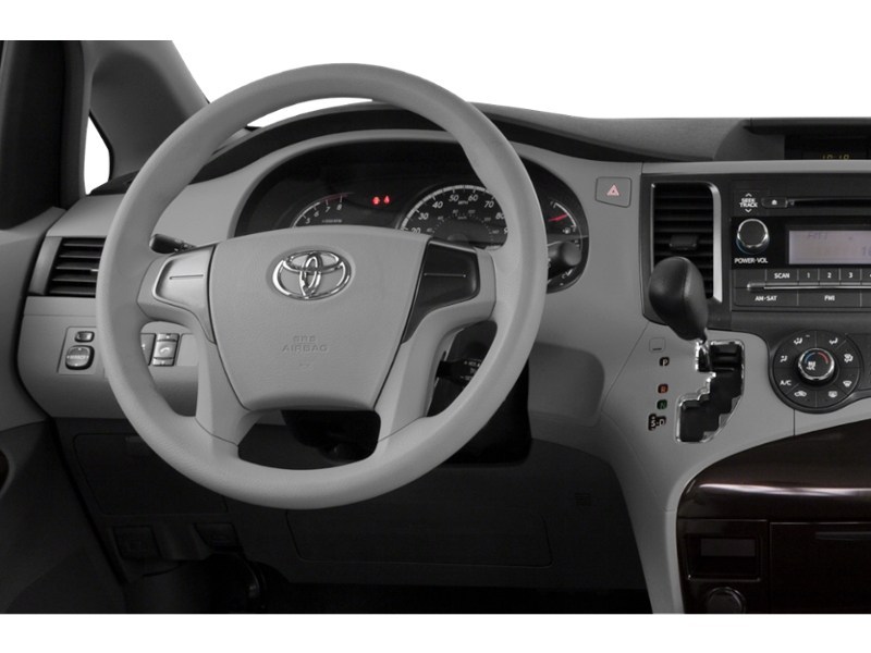 2014 Toyota Sienna 5dr LE 8-Pass FWD Interior Shot 2
