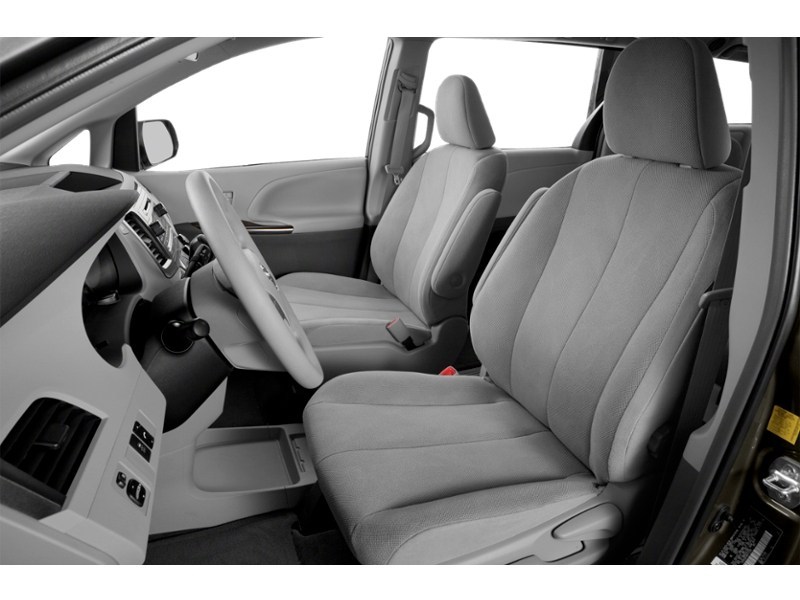 2014 Toyota Sienna 5dr LE 8-Pass FWD Interior Shot 4