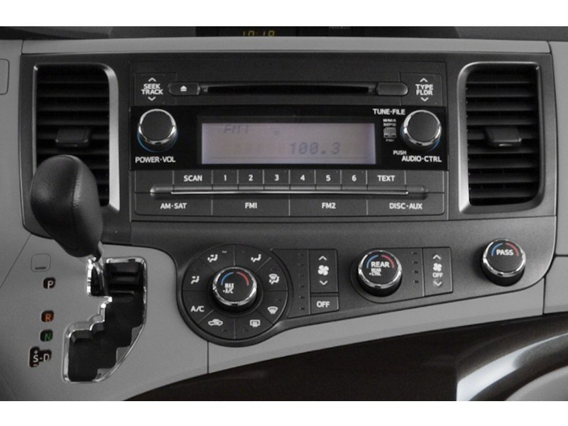 2014 Toyota Sienna 5dr LE 8-Pass FWD Interior Shot 1