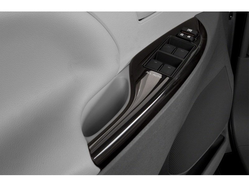 2014 Toyota Sienna 5dr LE 8-Pass FWD Exterior Shot 10
