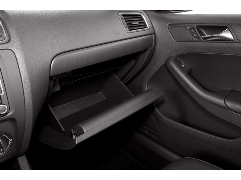 2014 Volkswagen Jetta 4dr 1.8 TSI Man Comfortline Interior Shot 3