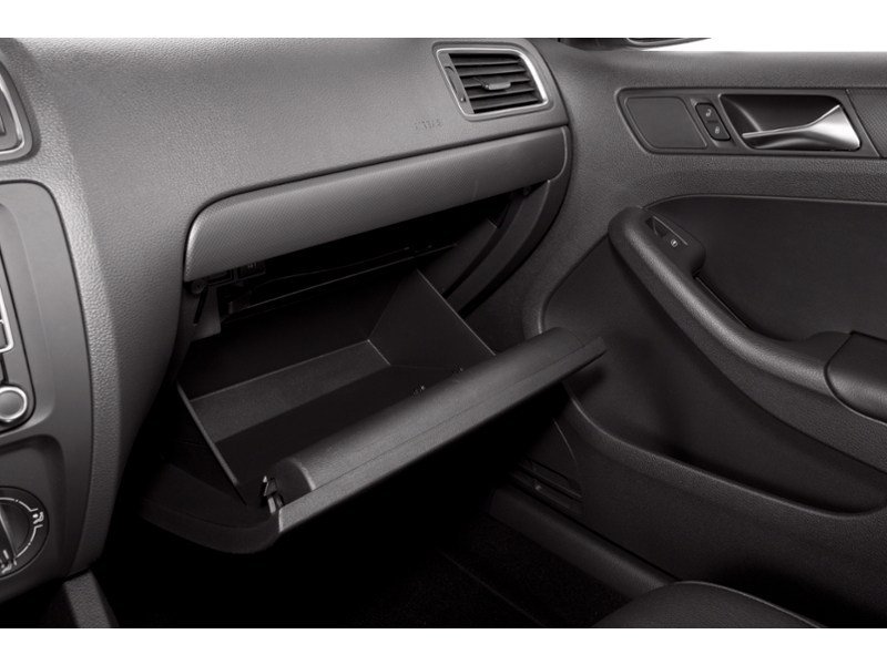 2014 Volkswagen Jetta 4dr 1.8 TSI Man Comfortline Interior Shot 3