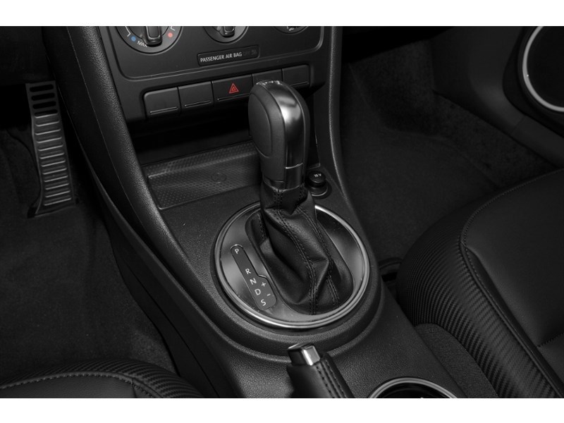 2015 Volkswagen The Beetle 2dr Conv 1.8 TSI Auto Comfortline Exterior Shot 12