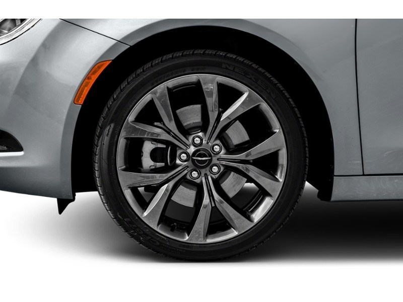 2016 Chrysler 200 S AWD Exterior Shot 5