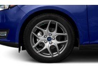 2015 Ford Focus 5dr HB SE Exterior Shot 5