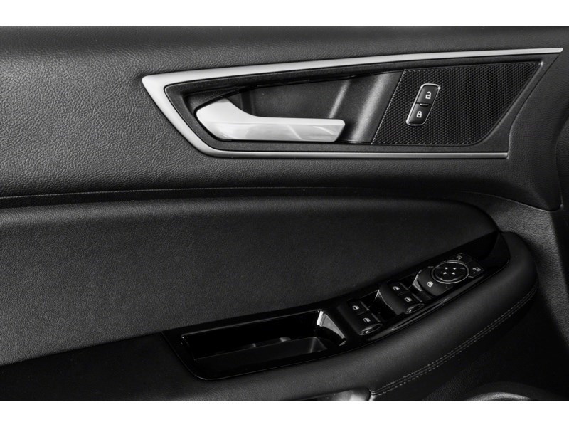 2016 Ford Edge 4dr Titanium AWD Exterior Shot 14