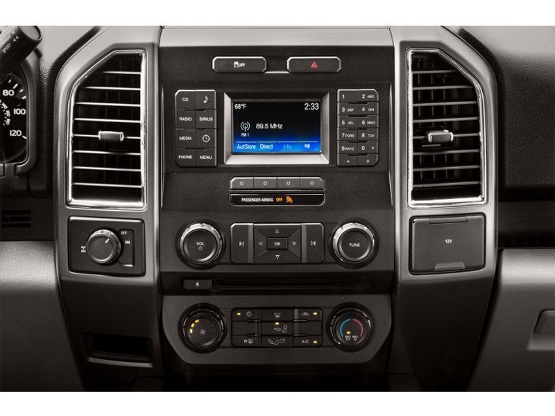 2016 Ford F-150 4WD SuperCrew 145" XLT Interior Shot 2