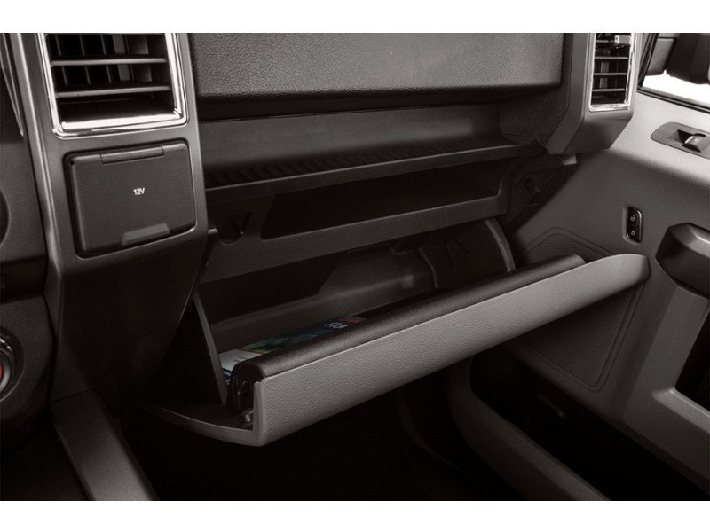 2016 Ford F-150 4WD SuperCrew 145" XLT Interior Shot 4