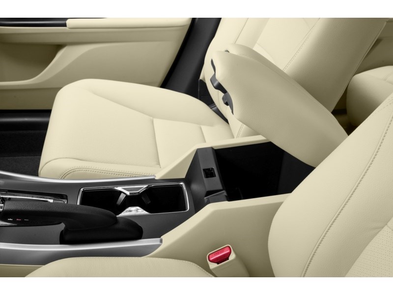 2015 Honda Accord Hybrid 4dr Sdn Touring Interior Shot 8