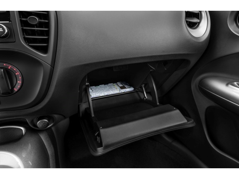 2015 Nissan Juke 5dr Wgn CVT SV FWD Interior Shot 4