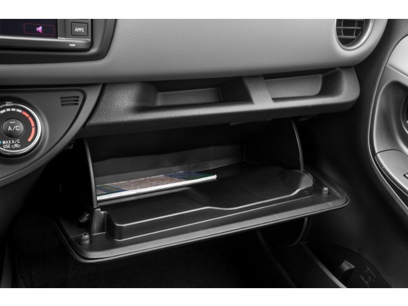 2015 Toyota Yaris 5dr HB Auto LE Interior Shot 4