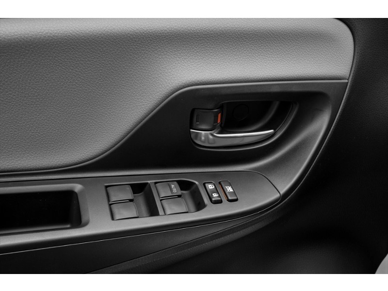2015 Toyota Yaris 5dr HB Auto LE Exterior Shot 14
