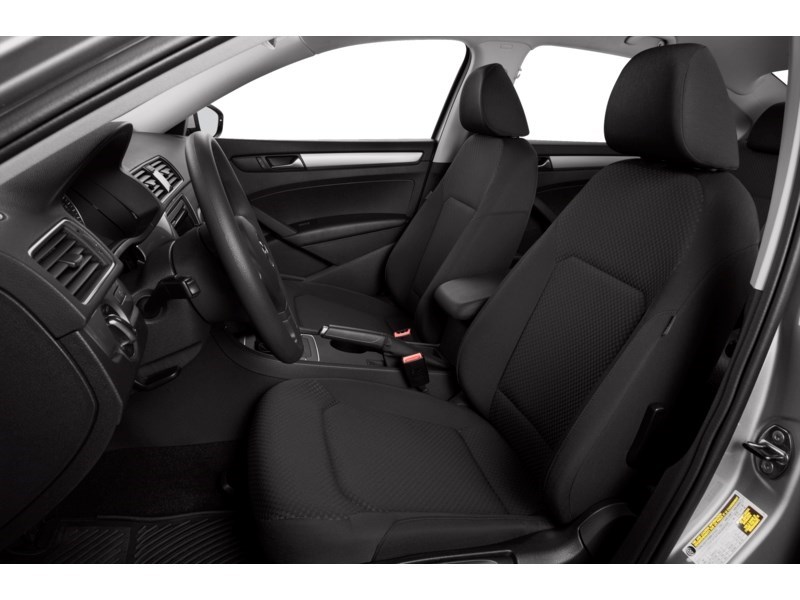 2015 Volkswagen Passat 2.0 TDI Trendline (DSG) Interior Shot 4